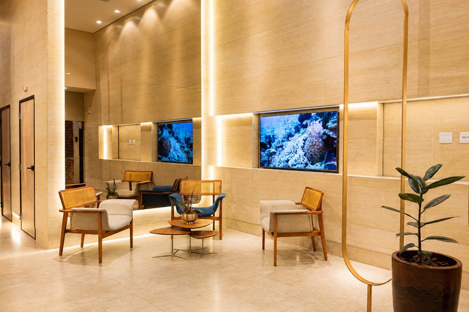 Recepção e lobby do Life Residence